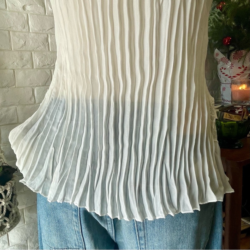 SOLD Vintage Y2K Early 2000s Whimsigoth White Chiffon + Lace Ruffle Hem Top - Picture 12 of 15